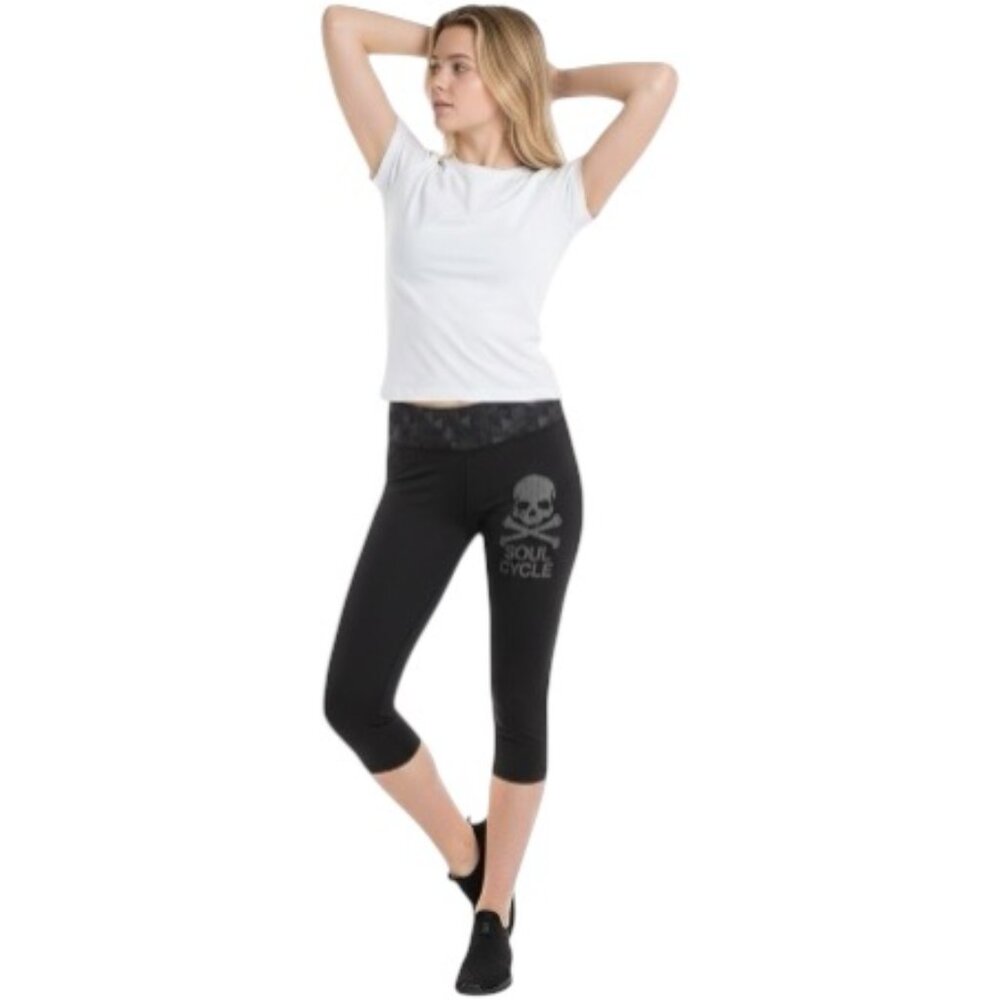 Lululemon x Soulcycle Size 4 Black Soul Skull Cropped Leggings